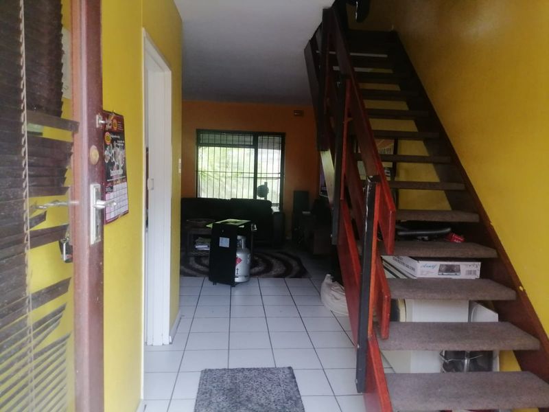 Stunning 3 Bedroom Apartment  - Photo 2