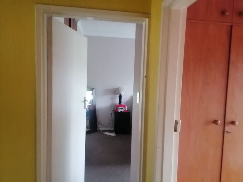 Stunning 3 Bedroom Apartment  - Photo 8