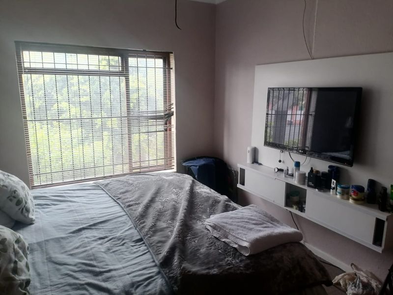 Stunning 3 Bedroom Apartment  - Photo 10