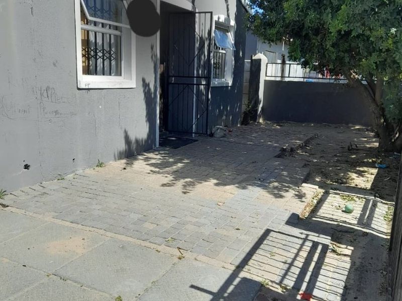 3 Bedroom Family Home with Spacious Yard and Great Potential - Photo 2