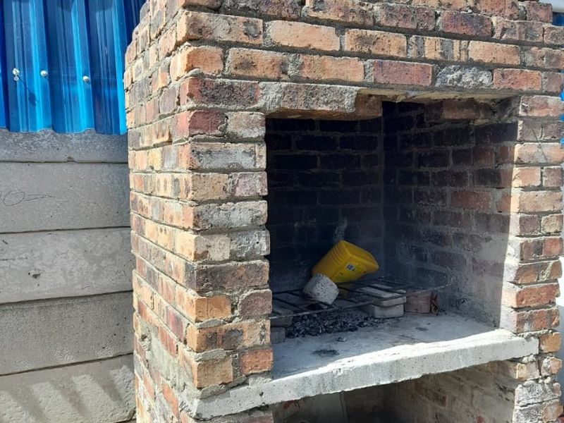 3 Bedroom Family Home with Spacious Yard and Great Potential - Photo 10