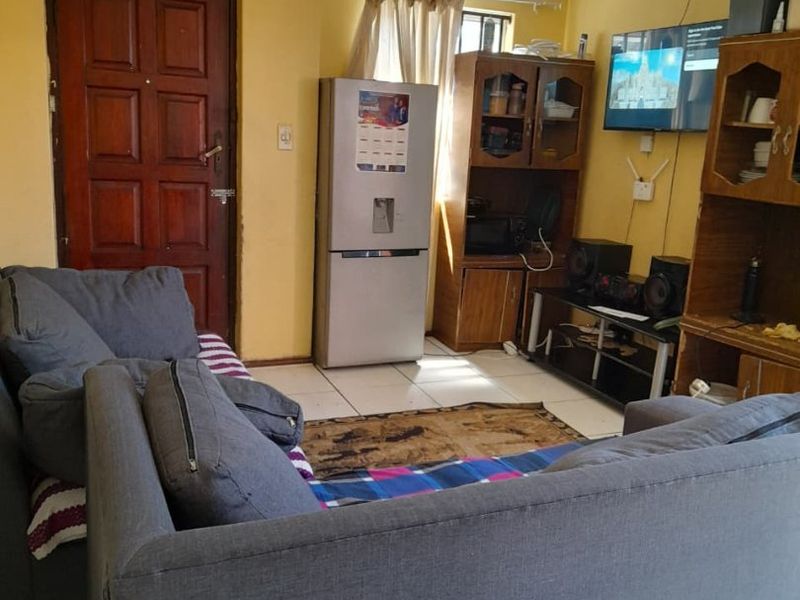 3 Bedroom Family Home with Spacious Yard and Great Potential - Photo 6