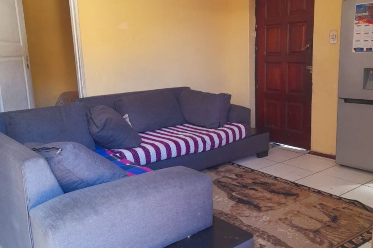 3 Bedroom Family Home with Spacious Yard and Great Potential - Photo 4