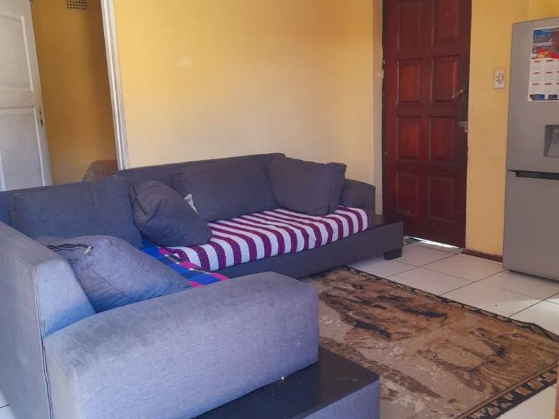 3 Bedroom Family Home with Spacious Yard and Great Potential - Photo 4