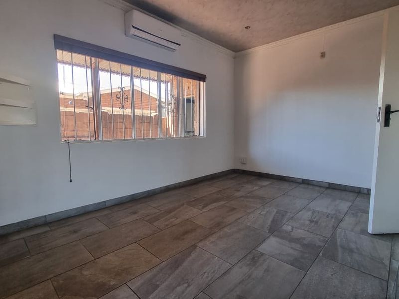 LUXURY LIVING AT ITS FINEST! Stunning 4 Bedroom Family Home in Duncanville with Endless Amenities. - Photo 4