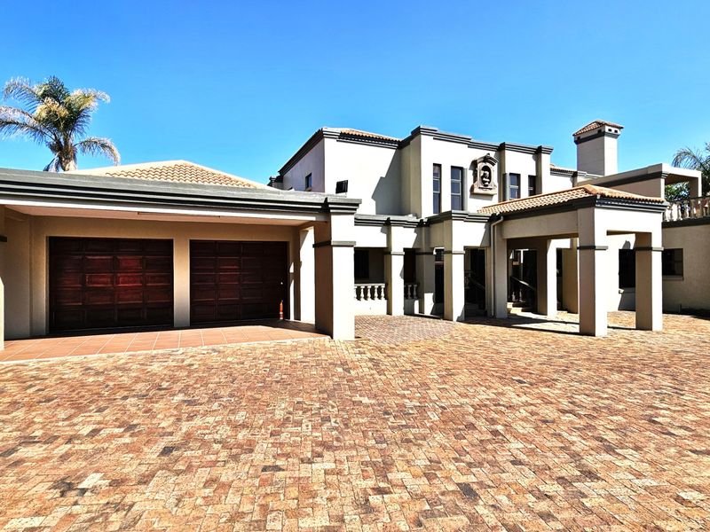 A unique Tuscan-style property on the Vaal River. - Photo 3