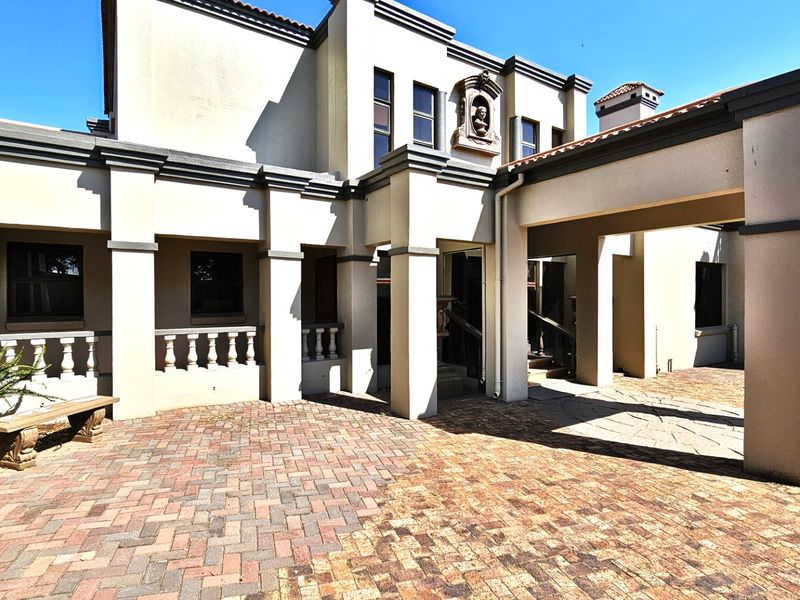 A unique Tuscan-style property on the Vaal River. - Photo 4