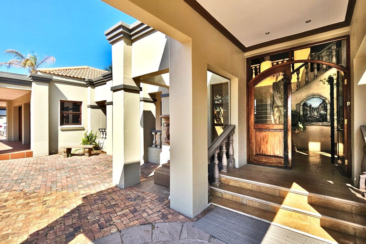 A unique Tuscan-style property on the Vaal River. - Photo 5