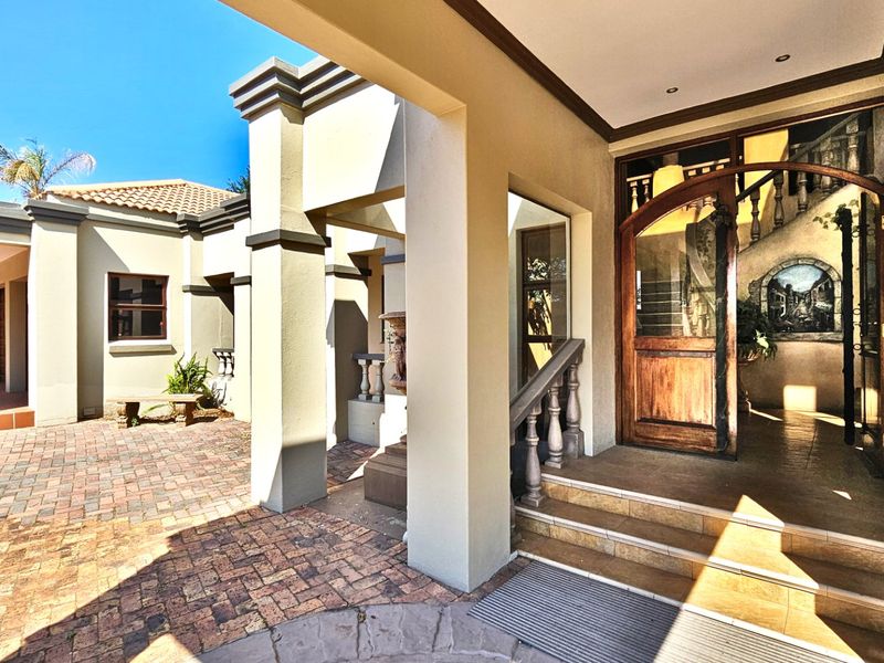 A unique Tuscan-style property on the Vaal River. - Photo 5