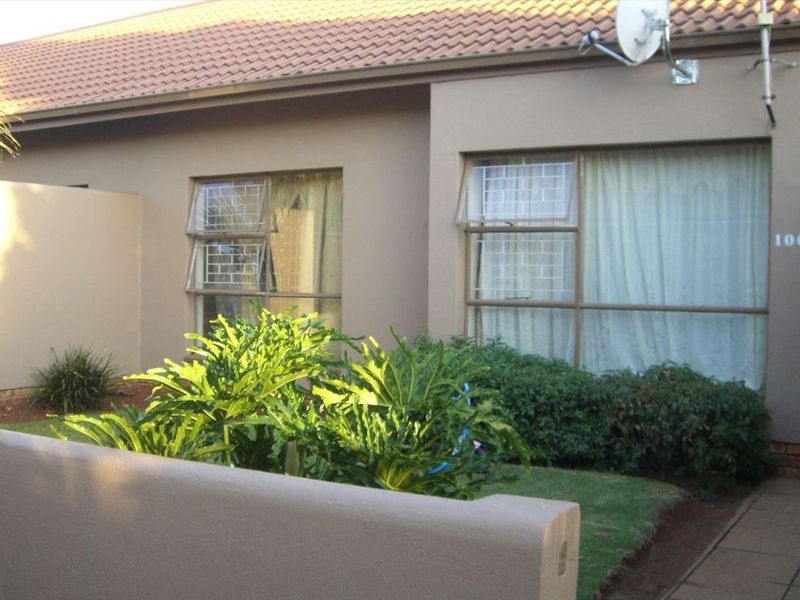 Spacious 2-Bedroom Home with Garage and More - Photo 3