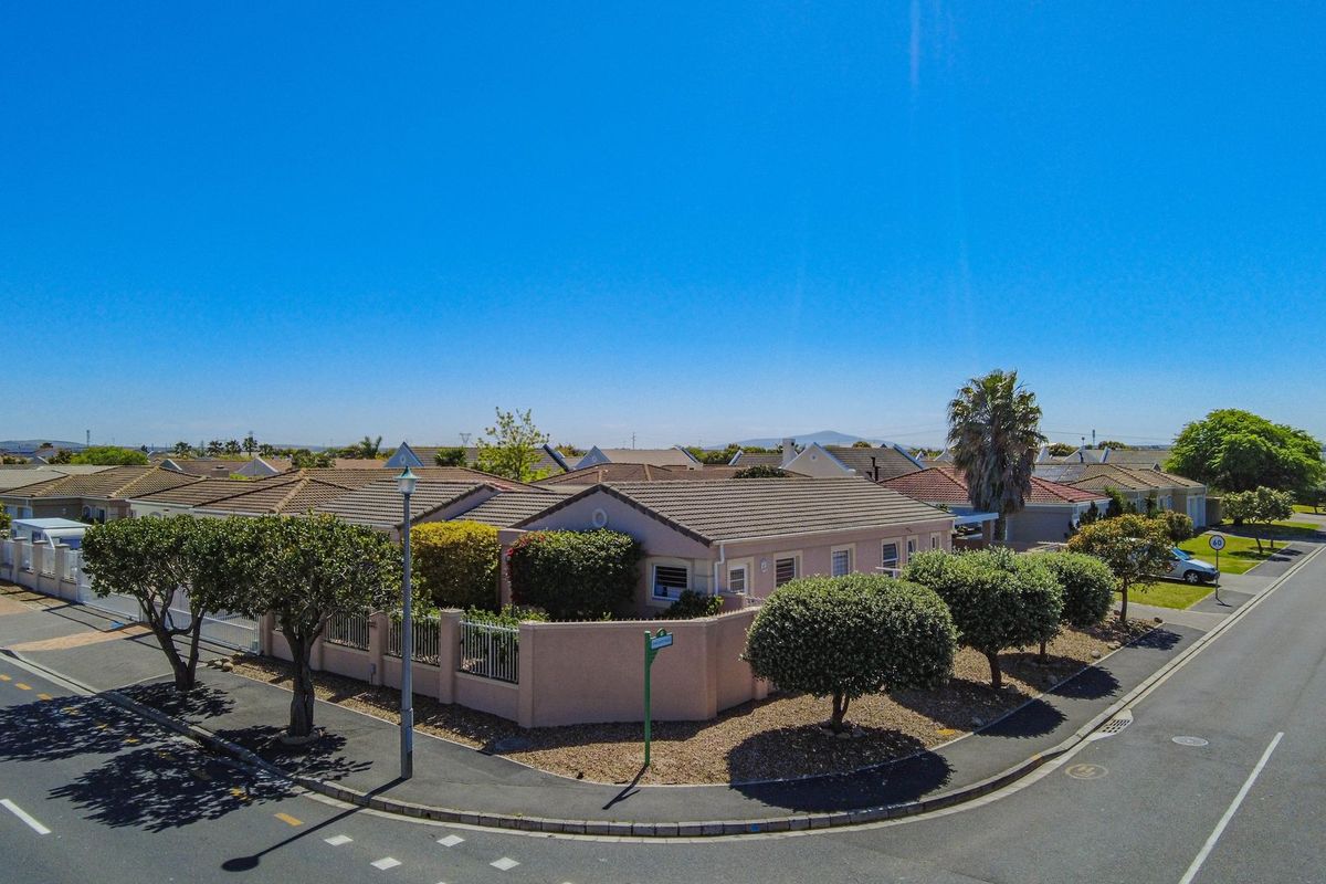 North-Facing Family Gem on a Corner Plot – Solid Sunningdale Home with Dual Access - Photo 3