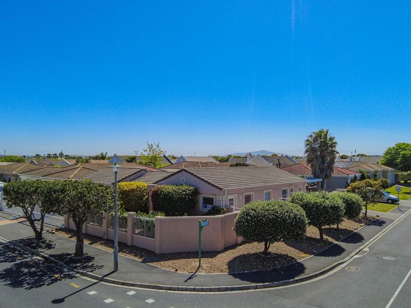 North-Facing Family Gem on a Corner Plot – Solid Sunningdale Home with Dual Access - Photo 3