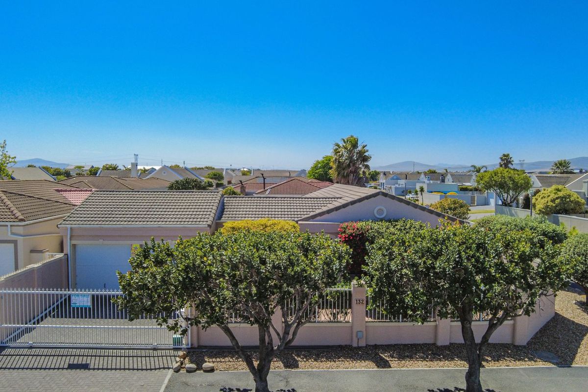 North-Facing Family Gem on a Corner Plot – Solid Sunningdale Home with Dual Access - Photo 2