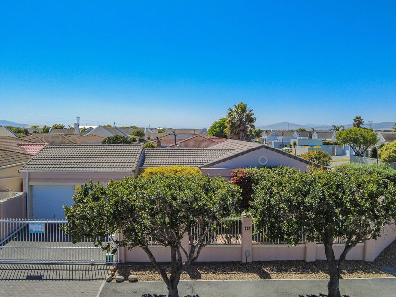 North-Facing Family Gem on a Corner Plot – Solid Sunningdale Home with Dual Access - Photo 2