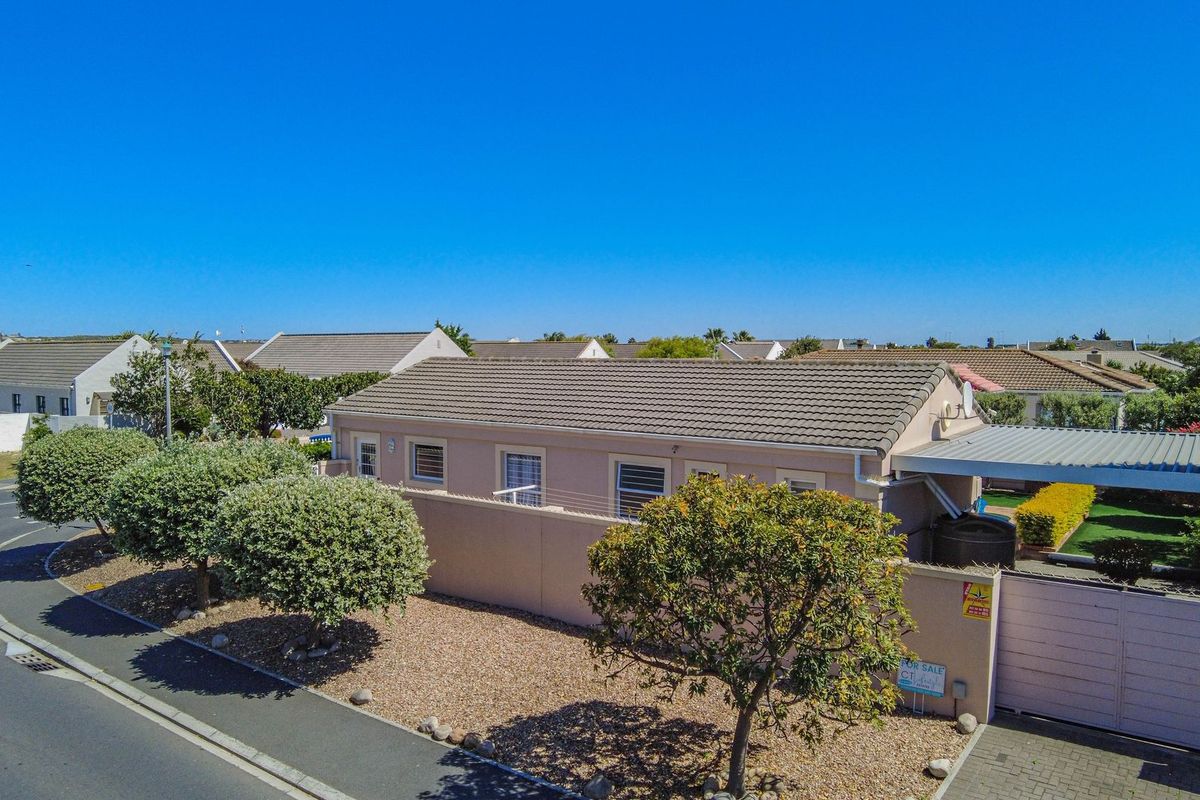 North-Facing Family Gem on a Corner Plot – Solid Sunningdale Home with Dual Access - Photo 4