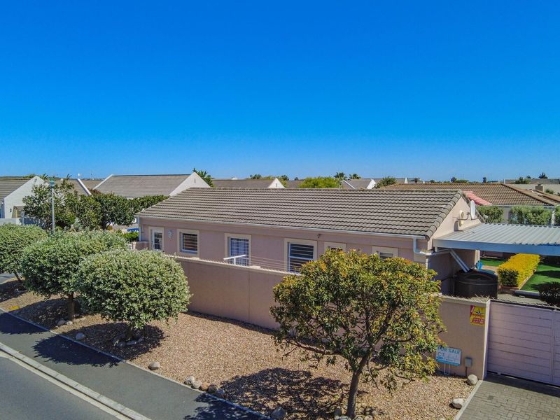 North-Facing Family Gem on a Corner Plot – Solid Sunningdale Home with Dual Access - Photo 4