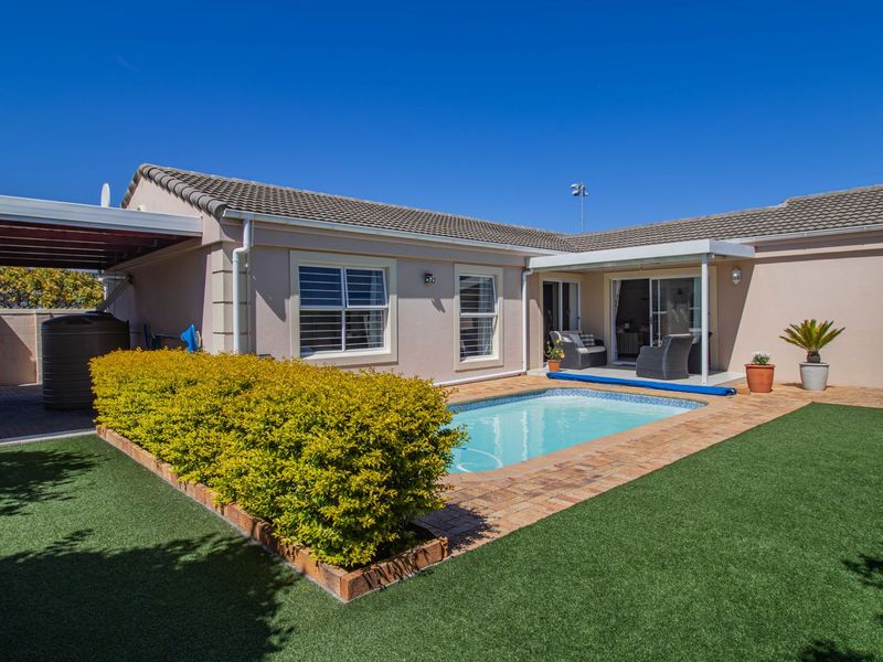 North-Facing Family Gem on a Corner Plot – Solid Sunningdale Home with Dual Access - Photo 5