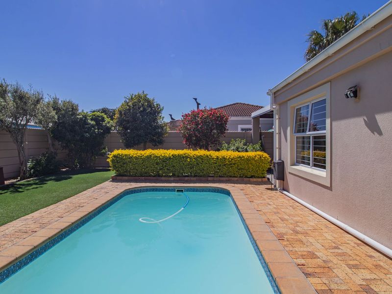 North-Facing Family Gem on a Corner Plot – Solid Sunningdale Home with Dual Access - Photo 9