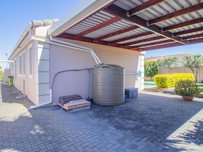 North-Facing Family Gem on a Corner Plot – Solid Sunningdale Home with Dual Access - Photo 8