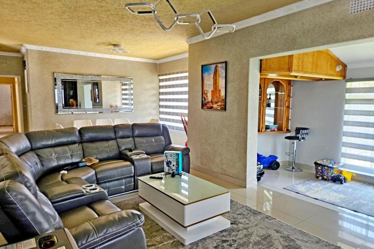 Modern 3-Bedroom Family Home for Sale - Photo 3