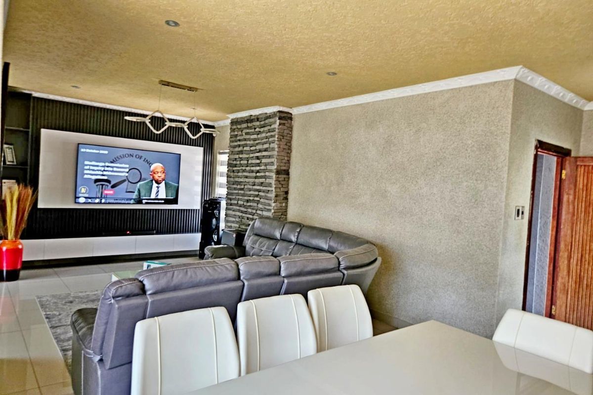 Modern 3-Bedroom Family Home for Sale - Photo 5