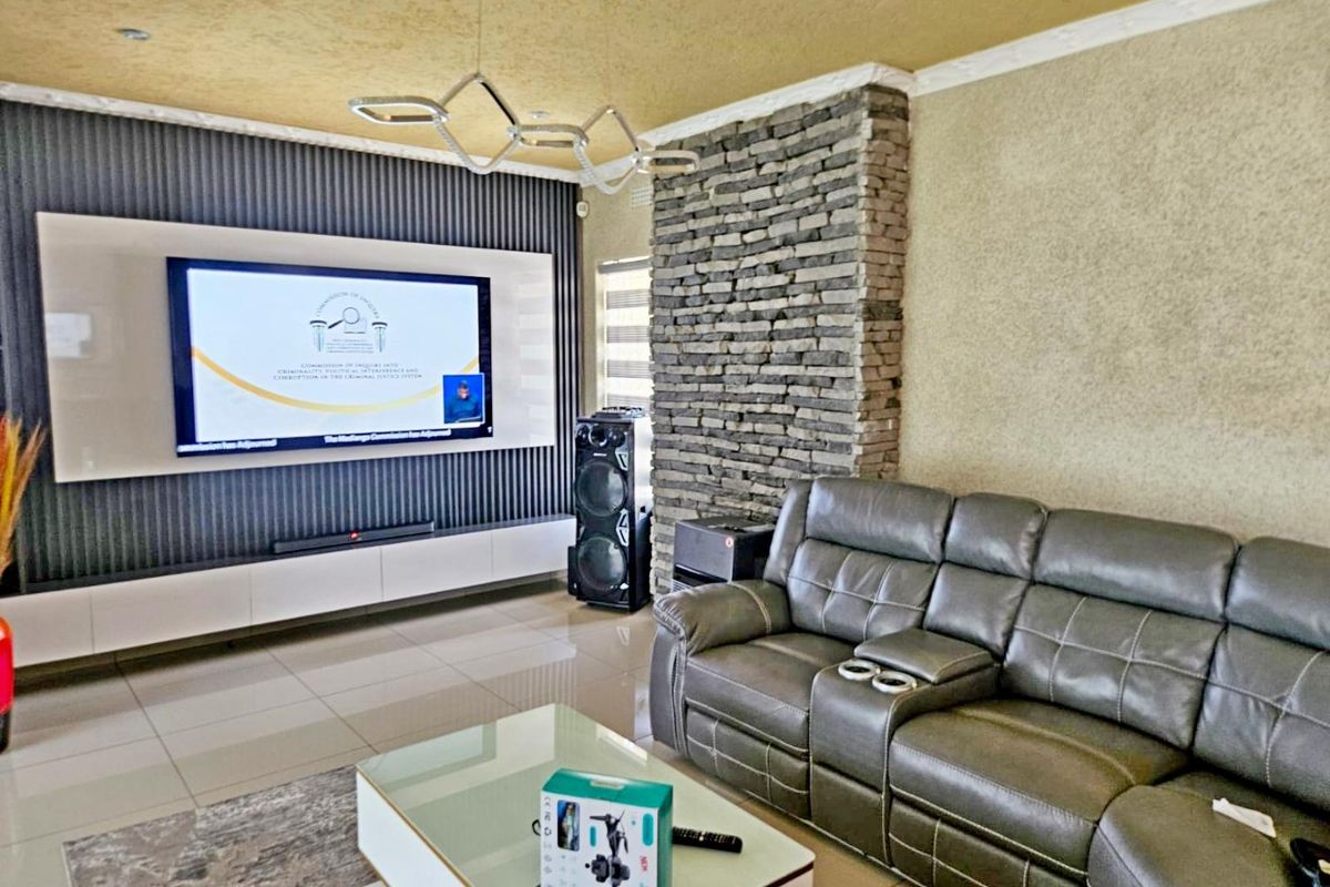Modern 3-Bedroom Family Home for Sale - Photo 4