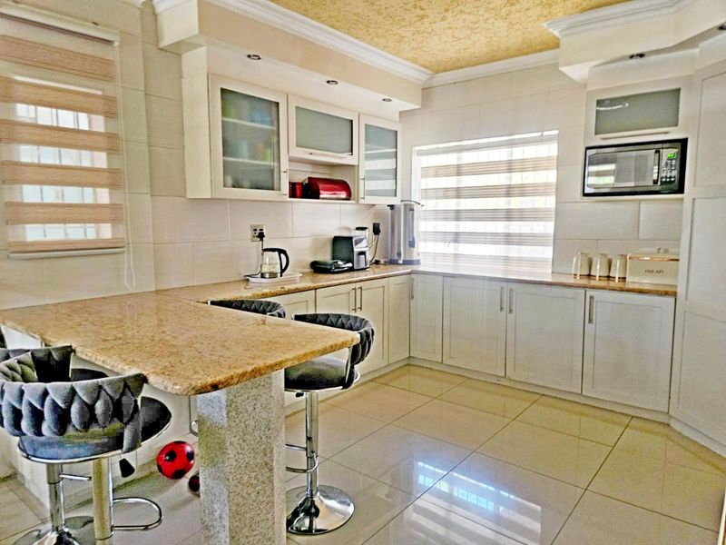 Modern 3-Bedroom Family Home for Sale - Photo 8