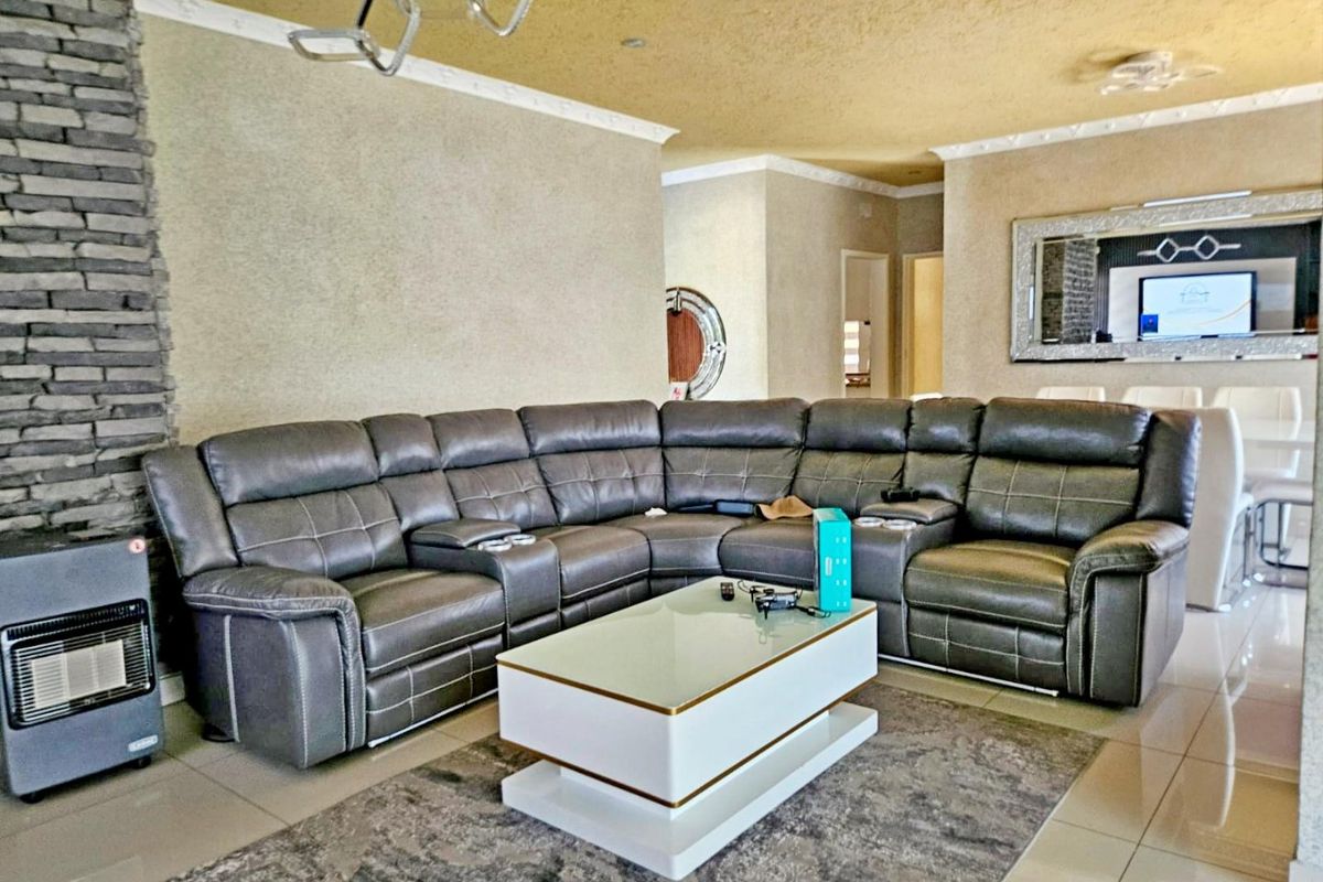 Modern 3-Bedroom Family Home for Sale - Photo 2