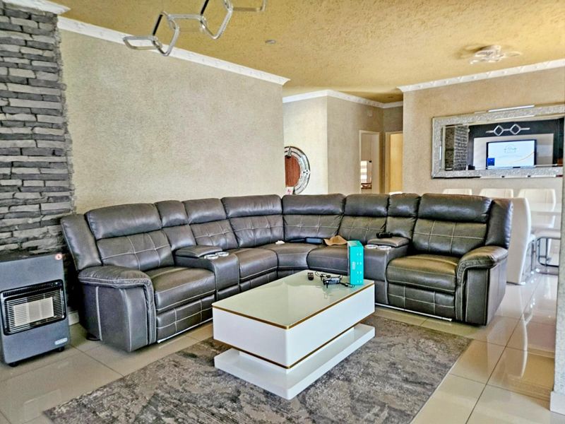 Modern 3-Bedroom Family Home for Sale - Photo 2