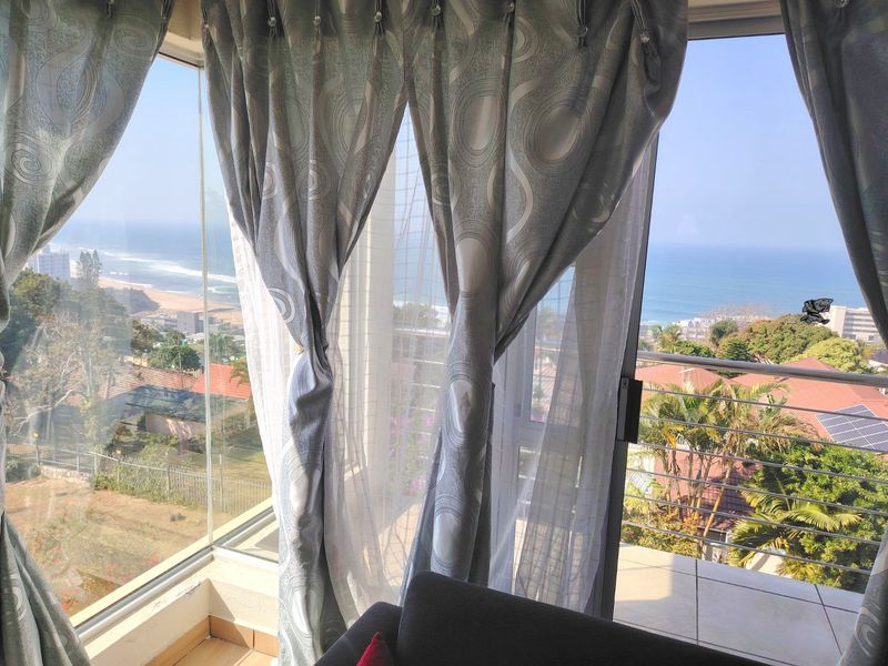 REDUCED TO SELL. Kick your shoes off and enjoy the sea view from your balcony.  - Photo 4