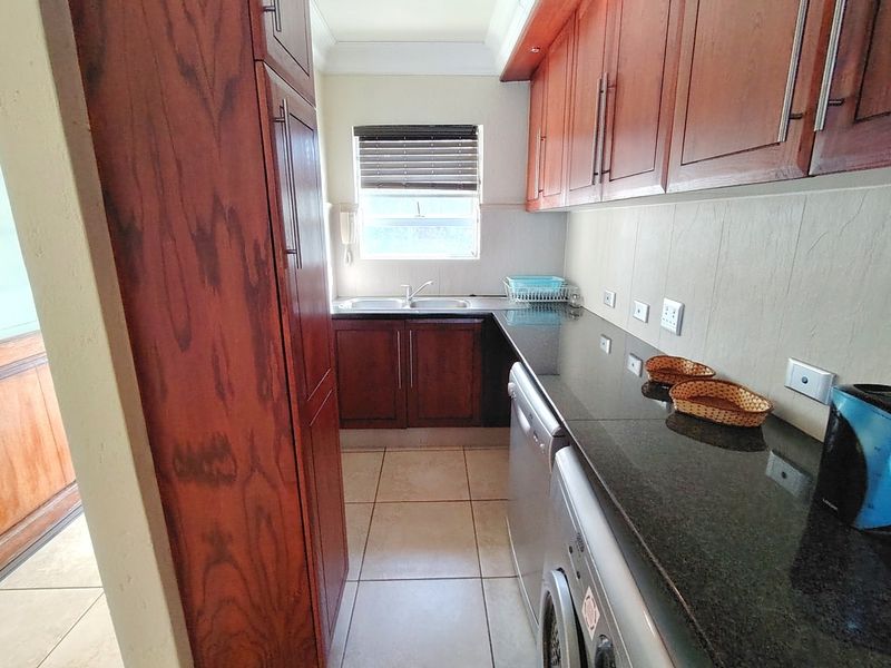 REDUCED TO SELL. Kick your shoes off and enjoy the sea view from your balcony.  - Photo 8