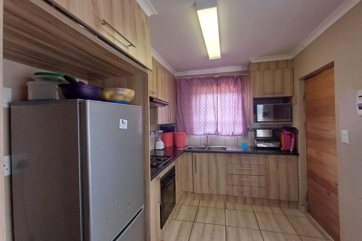 Charming 3-Bedroom Family Home for Sale in Ellaton, Klerksdorp - Photo 4