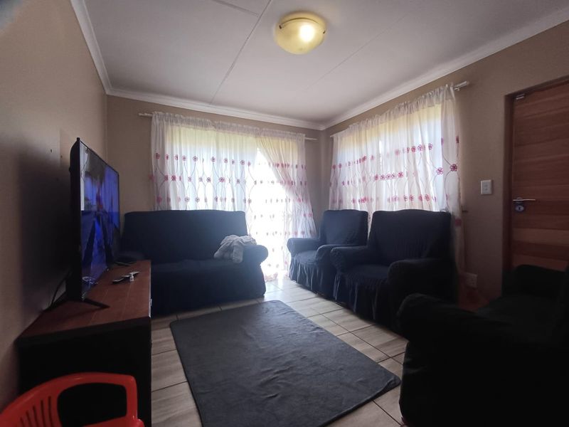 Charming 3-Bedroom Family Home for Sale in Ellaton, Klerksdorp - Photo 6