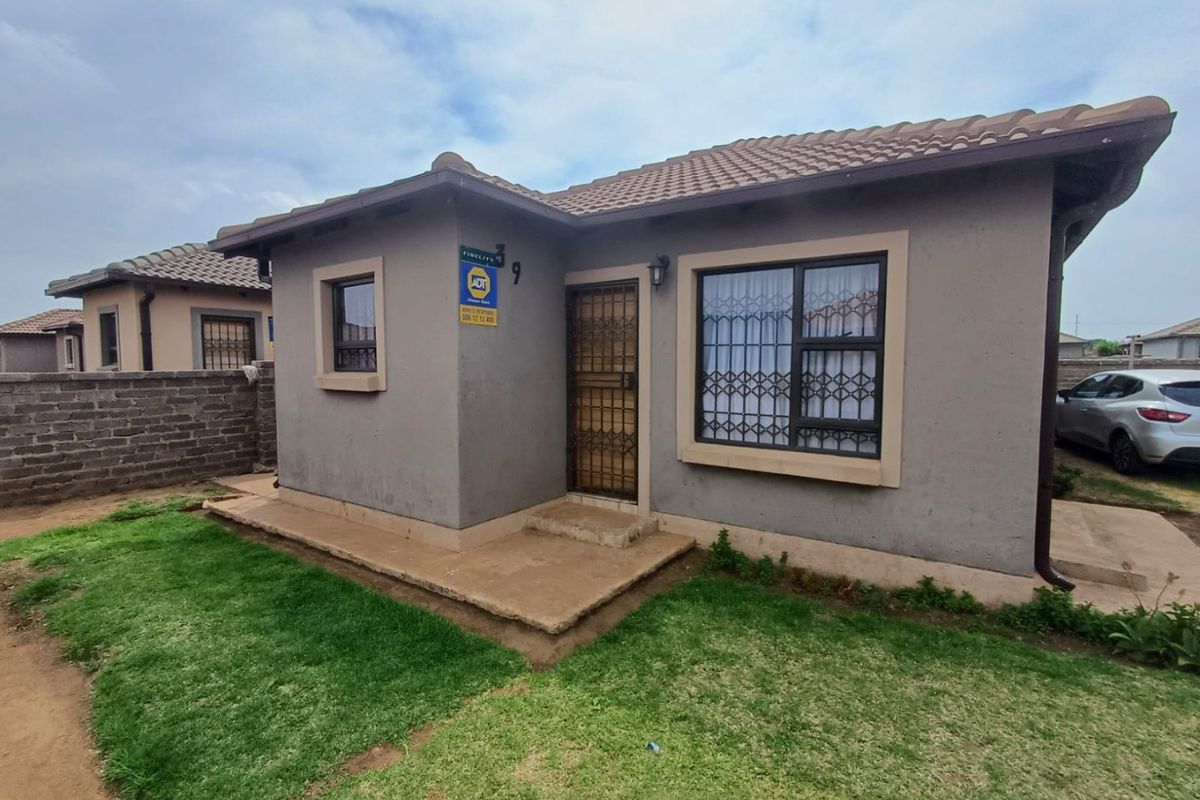 Charming 3-Bedroom Family Home for Sale in Ellaton, Klerksdorp - Photo 2