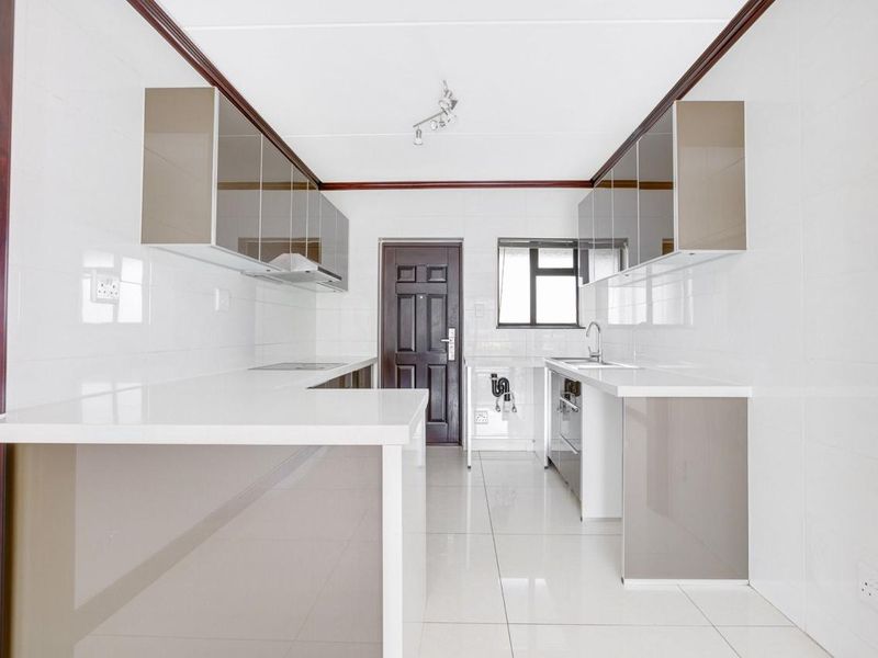 Modern 2 bedroom apartment in Craigavon. - Photo 3