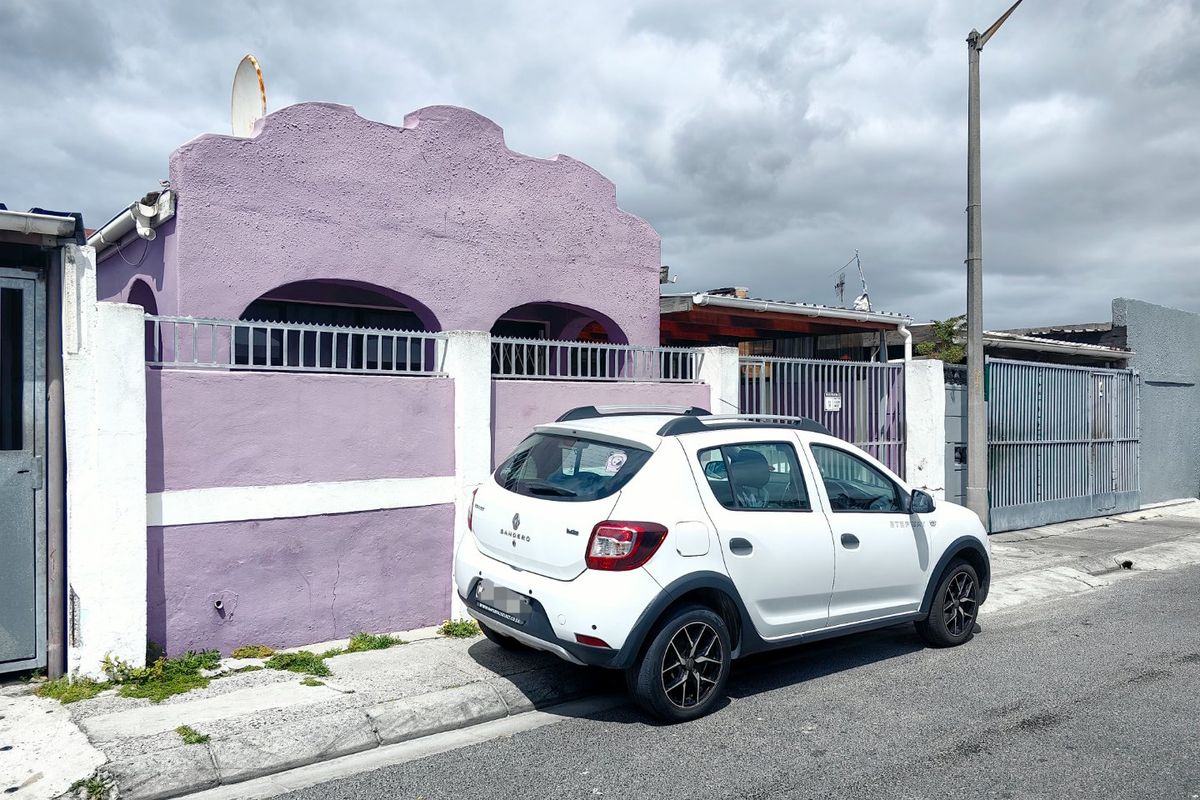 3 Bedroom Entertainers Dream in Prime Location! - Photo 4