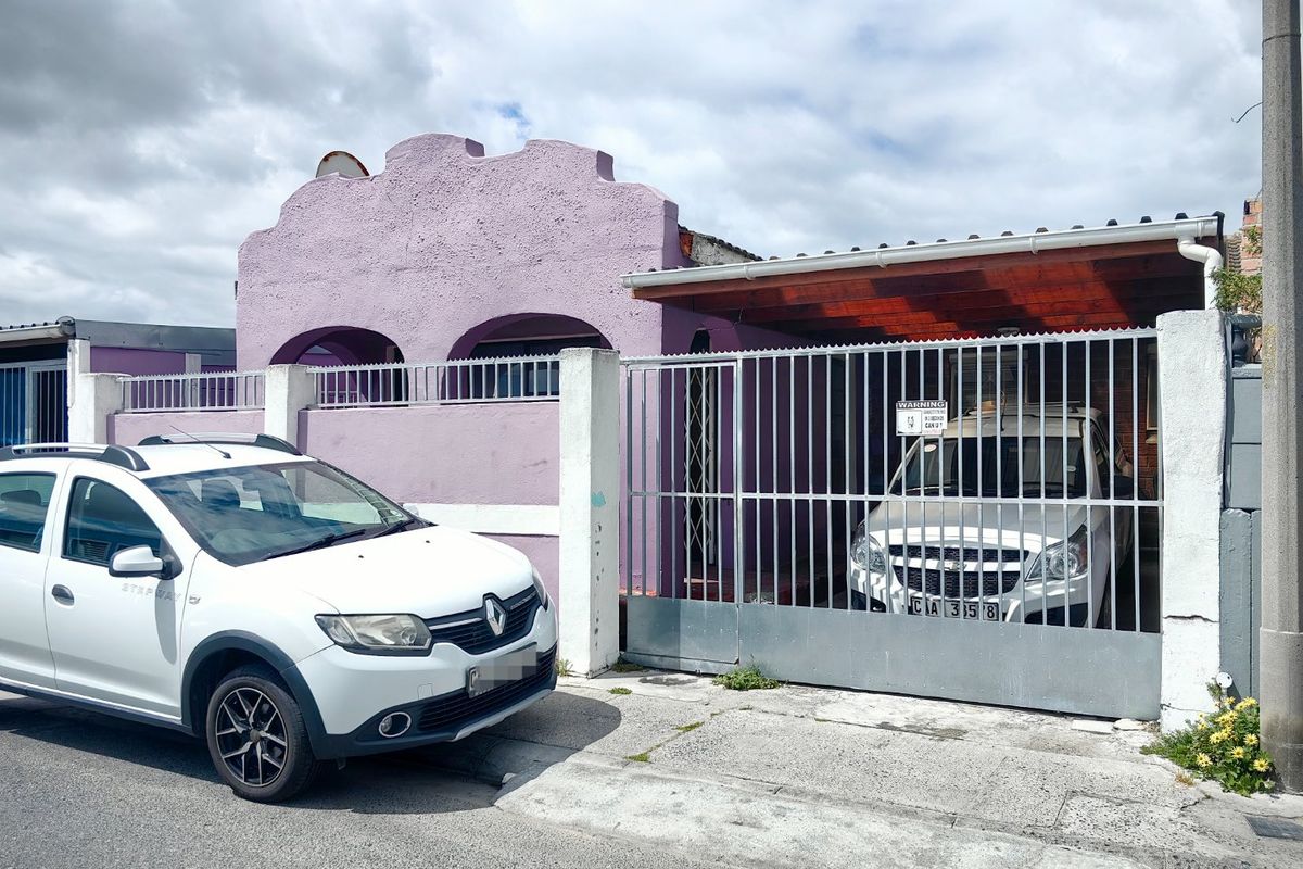 3 Bedroom Entertainers Dream in Prime Location! - Photo 5