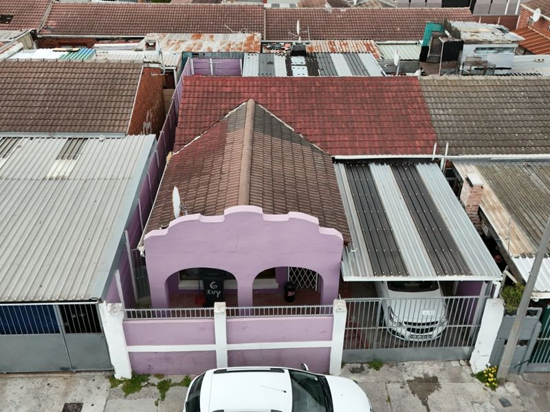 3 Bedroom Entertainers Dream in Prime Location! - Photo 2