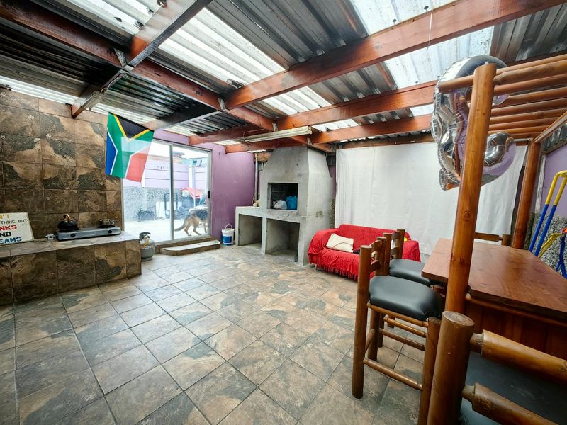 3 Bedroom Entertainers Dream in Prime Location! - Photo 9