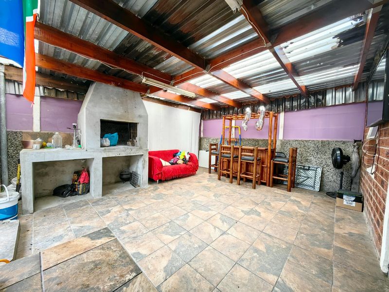 3 Bedroom Entertainers Dream in Prime Location! - Photo 8