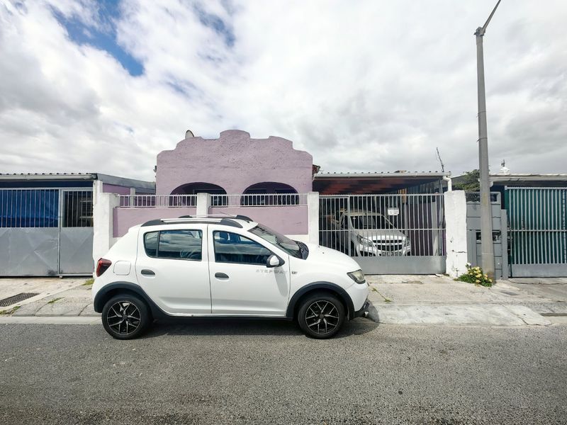 3 Bedroom Entertainers Dream in Prime Location! - Photo 3