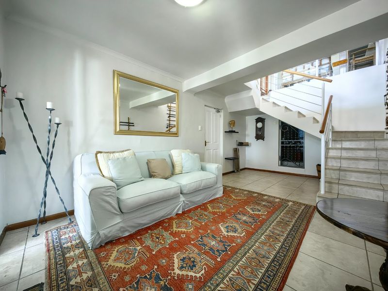 3 Bedroom Entertainers Dream in Prime Location! - Photo 6