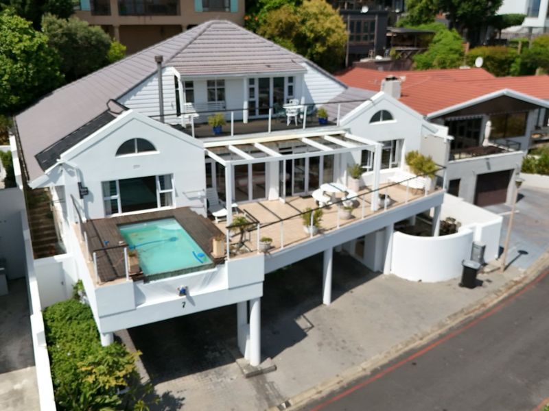 3 Bedroom Entertainers Dream in Prime Location! - Photo 2