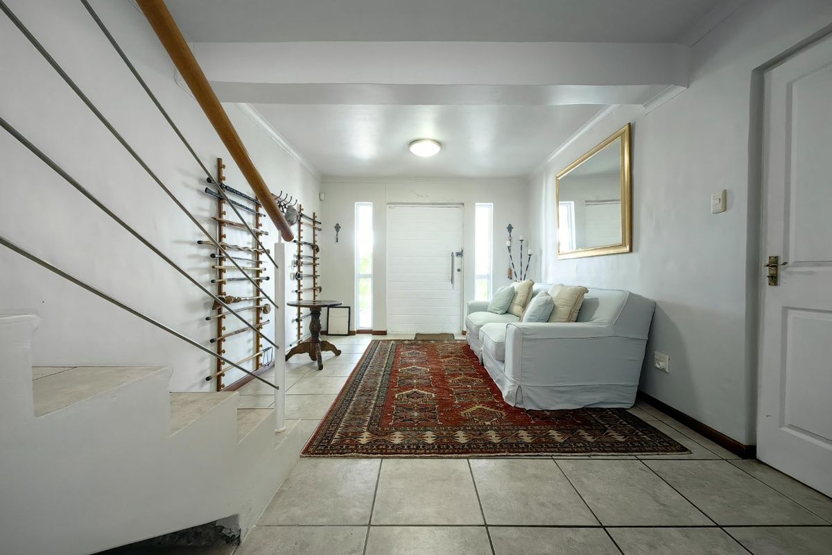 3 Bedroom Entertainers Dream in Prime Location! - Photo 5