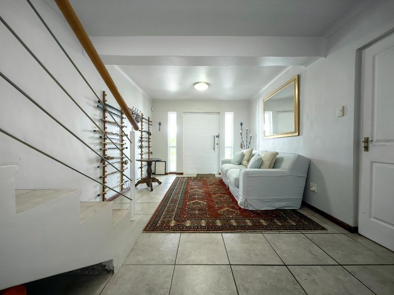 3 Bedroom Entertainers Dream in Prime Location! - Photo 5