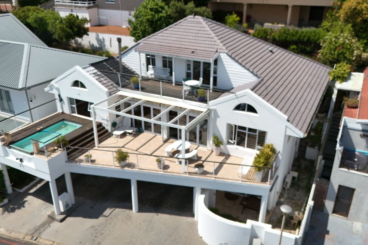 3 Bedroom Entertainers Dream in Prime Location! - Photo 3