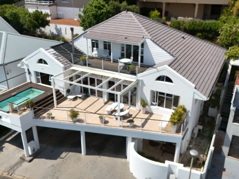 3 Bedroom Entertainers Dream in Prime Location! - Photo 3