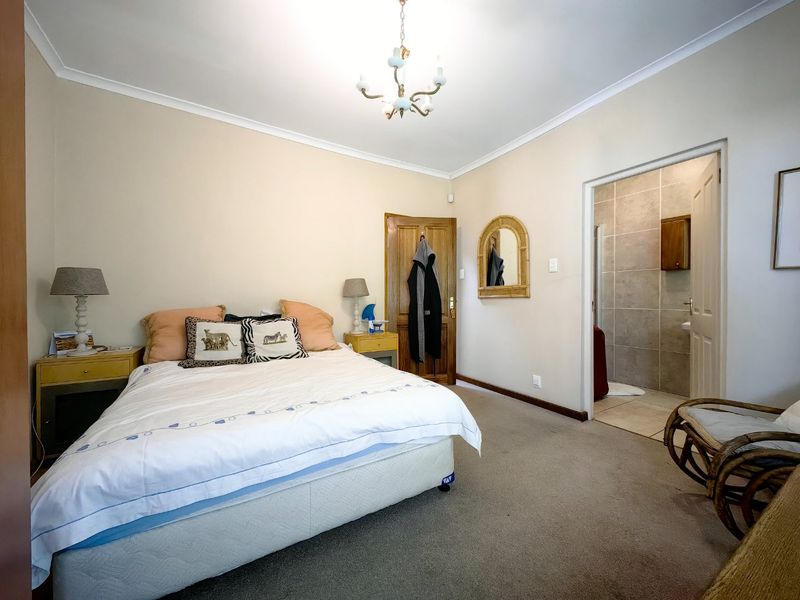 3 Bedroom Entertainers Dream in Prime Location! - Photo 8