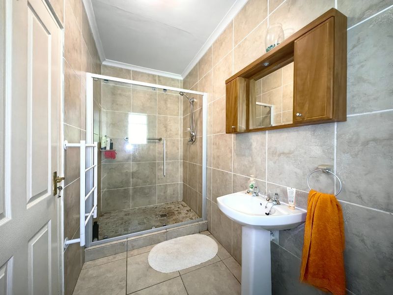 3 Bedroom Entertainers Dream in Prime Location! - Photo 9