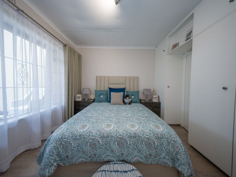 Simplex Living in Sought-After Area - Photo 9